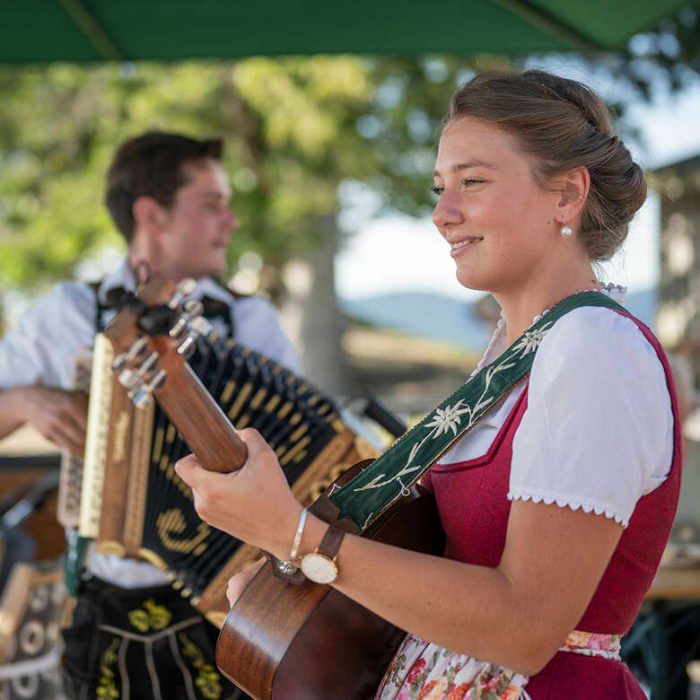 Schrothkur bedeutet Leichtigkeit und Freude Neben der Arbeit als Schroth-Packerin macht die Bayern Botschafterin aus Oberstaufen noch Musik.